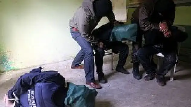 'Savaş Muhabirleri'ne hayatta kalma eğitimi