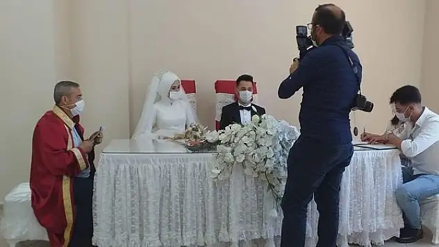 Mustafa ile Zahide dünyaevine girdi