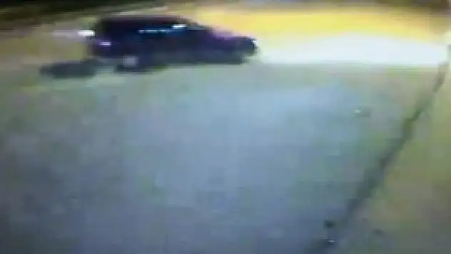 Kontrolden çıkan otomobil iş yerine girdi