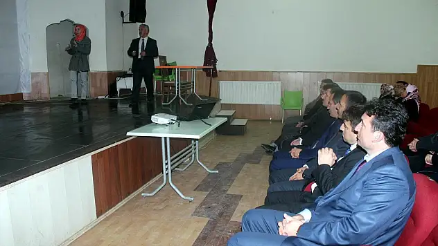 Beyşehir'de YGS öncesi ailelere yönelik motivasyon semineri