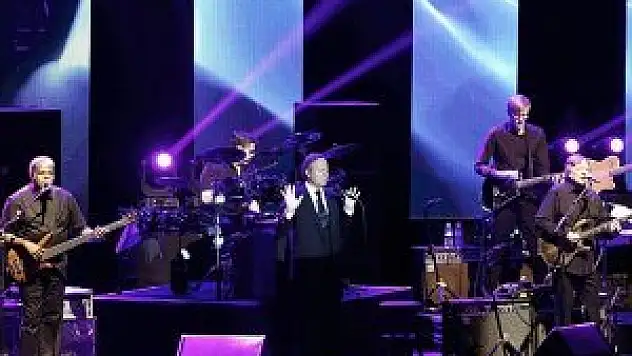 Julio Iglesias konserine büyük ilgi