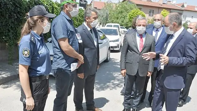 Vali Özkan evde izolasyon takibine katıldı