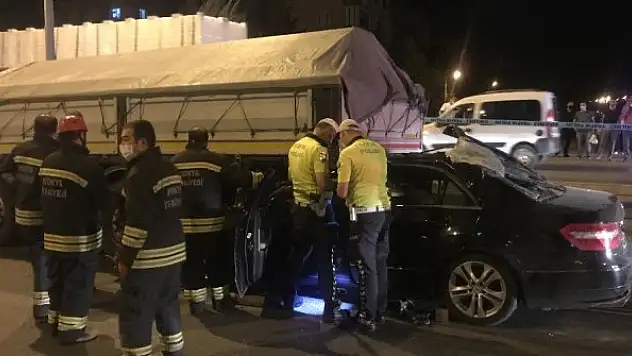 Konya'da otomobil tıra arkadan çarptı: 2 yaralı