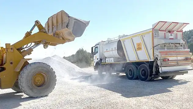 Güneysınır'da asfalt çalışmaları devam ediyor