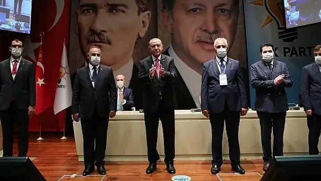 AK Parti'ye 8 belediye başkanı katıldı