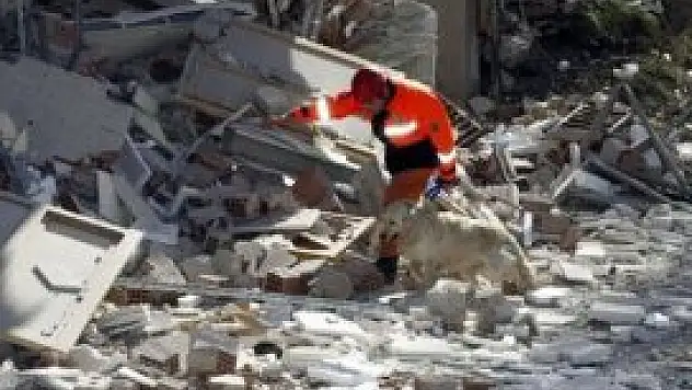 Bangladeş'te 8 katlı bina çöktü:en az 80 ölü