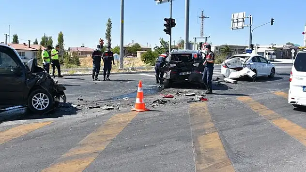 Aksaray-Konya yolunda zincirleme kaza: 3 yaralı