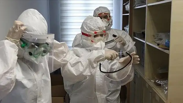 Kovid-19 vaka sayısındaki artış sağlık personelini yordu