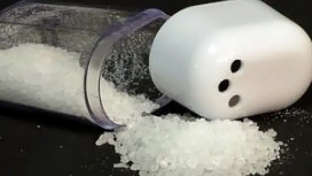 Çocukların yemeğine tuz atmayın!