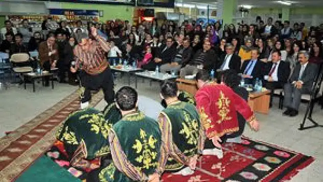 Üniversiteli gençler kavuk sende ile coştu