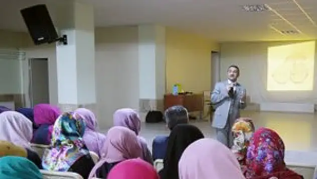 Öğrenciler 'Huzur ve Mutluluğun Sırları'nı dinledi