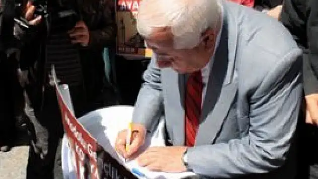 'Zincirler Kırılsın Ayasofya Cami Olarak Açılsın'