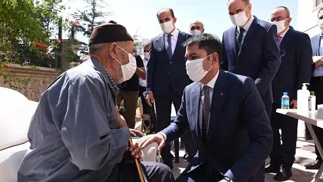 Bakan Kurum'dan Halit Oflaz'ın ailesine taziye ziyareti