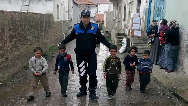 Yunak'ta ihtiyaç sahiplerine yardımlar sürüyor