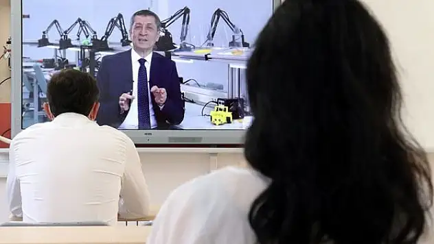 Bakan Selçuk: Okulla ilgili herkesin HES kodları marifetiyle takibi sağlanacak