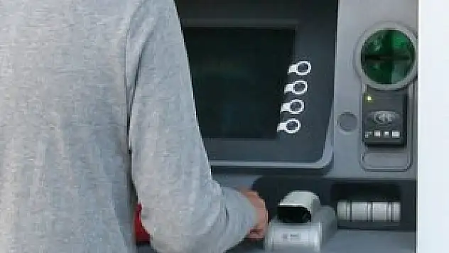 Polis 51 kişiyi dolandırılmaktan kurtardı