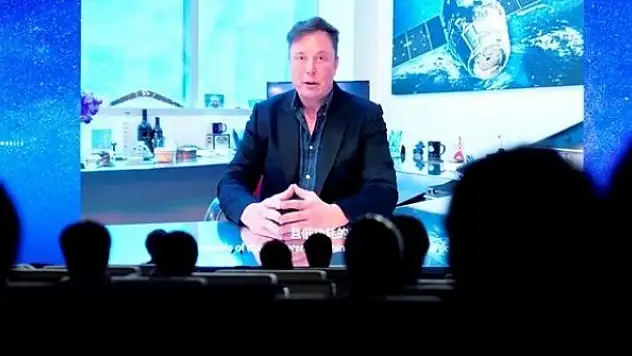 Elon Musk merakla beklenen Neuralink çipini tanıttı