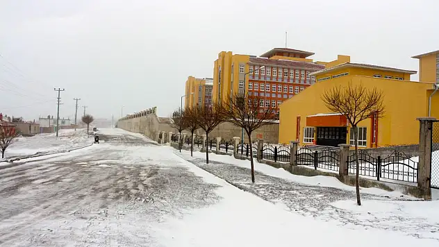 Yunak kara teslim oldu