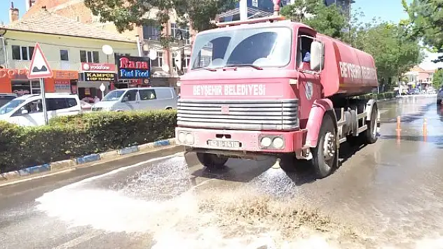Beyşehir'de cadde ve sokaklar yıkanıyor