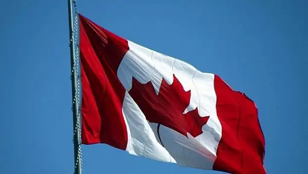 Kanada'da iki kişi balta ve bıçakla camiye saldırdı