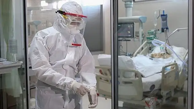 Fedakar sağlık çalışanları 'entübe hastalar nefes alabilsin' diye mücadele ediyor