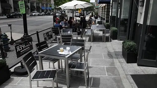 Restoranda yemek Kovid-19 bulaşma ihtimalini artırabilir