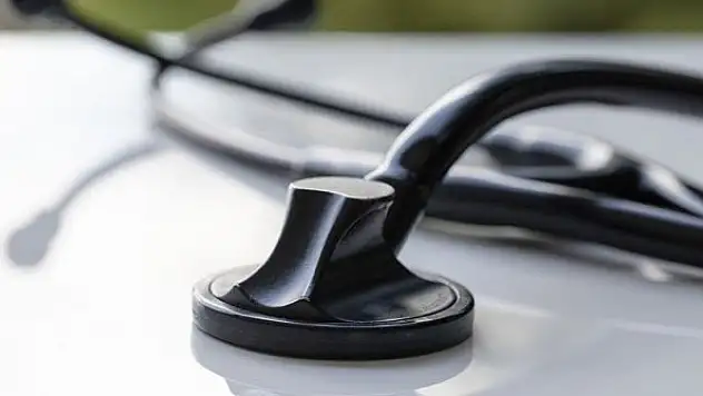 Doktorlar, kaybettikleri meslektaşlarının ailelerine destek amacıyla sandık kurdu