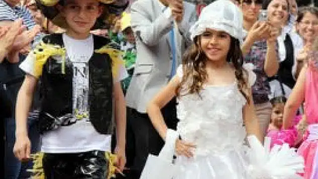 Meram'da miniklerden defile