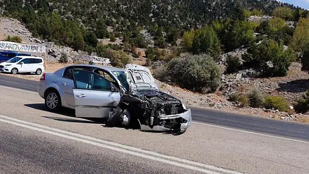 Antalya-Konya yolunda otomobille çarpışan motosikletin sürücüsü öldü