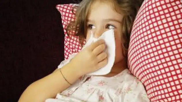 Bahar alerjisine maskeyle önlem