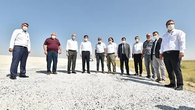 Çatalhöyük ve Boncukluhöyük'ü buluşturan yolda asfalt çalışması