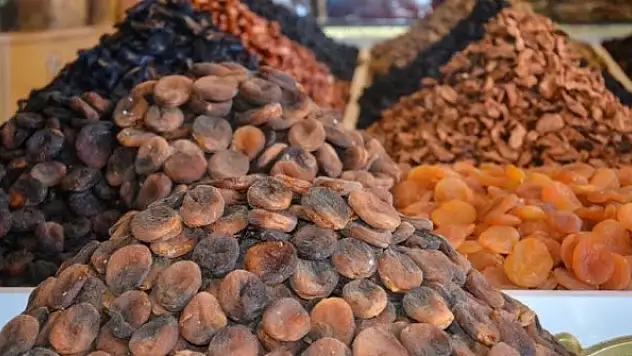 Pakdemirli duyurdu! 4 numara kuru kayısı 21 liradan alınacak