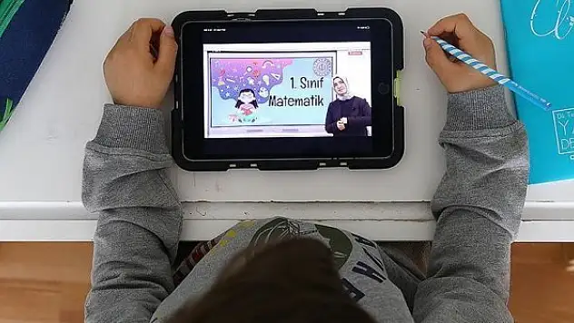 Savunma sanayisinden öğrencilere 19 bin tablet