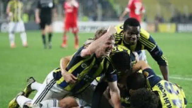 Fenerbahçe Benfica'ya sahayı dar etti!