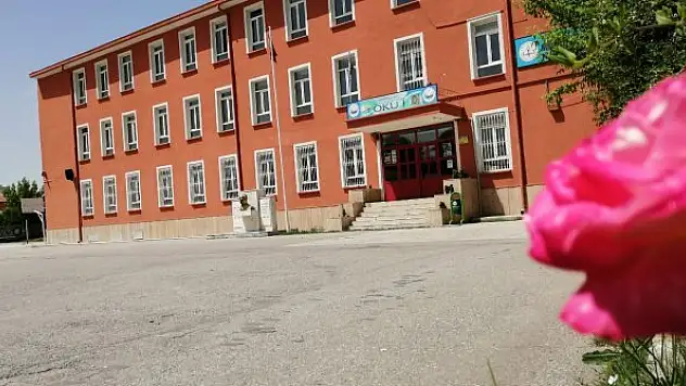 Muhittin Güzelkılınç İmam Hatip Ortaokulu'ndan büyük başarı
