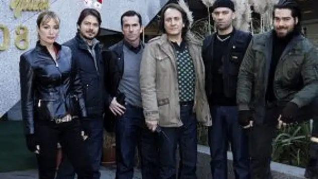 Ünlü oyuncu Arka Sokaklar'dan ayrılıyor!