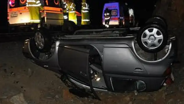 Otomobil kayalıklara vurdu: 1 ölü