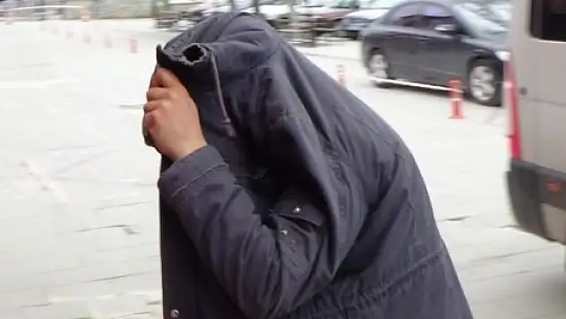 Sorularla yetinmediler cevapları da çaldılar