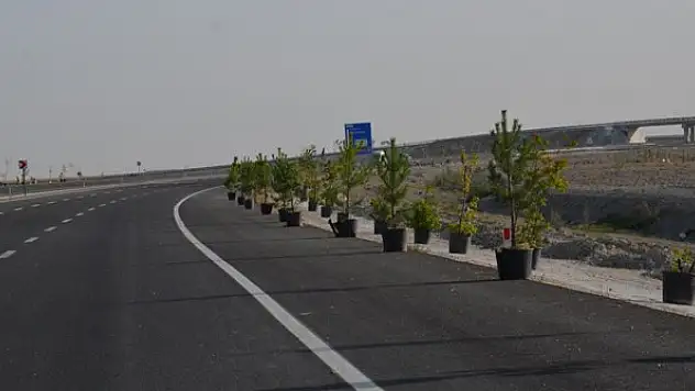 Konya çevreyolu 1. etap ağaçlandırma çalışmaları tamamlandı