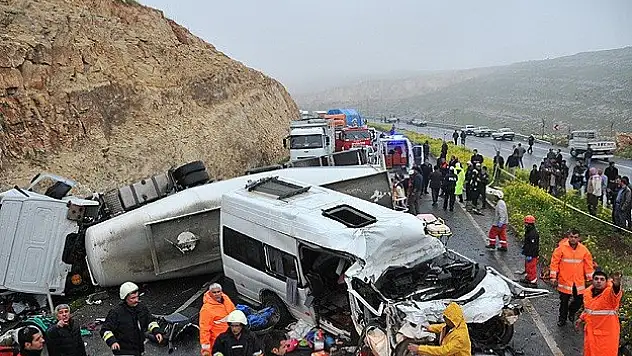 Şanlıurfa'da trafik kazası: 12 ölü
