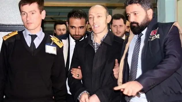 Böcek davasında 2 polis tutuklandı