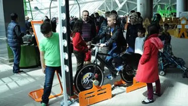 Bilim merkezi ziyaretçi akınına uğruyor