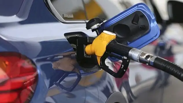 Benzinde 12 kuruş indirim