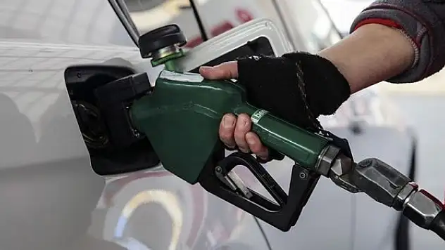 Benzinde 12 kuruş indirim