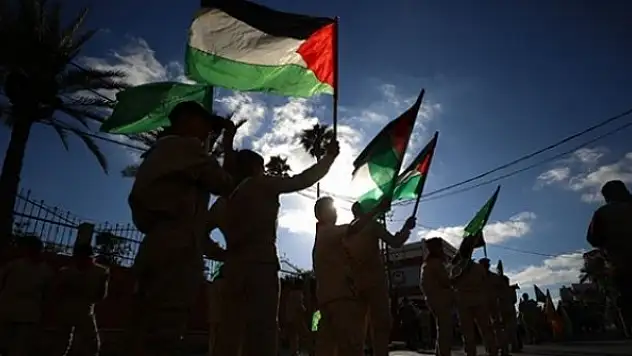 Kudüs'te Filistinlilerden Fransa'nın İslam karşıtı tutumuna protesto