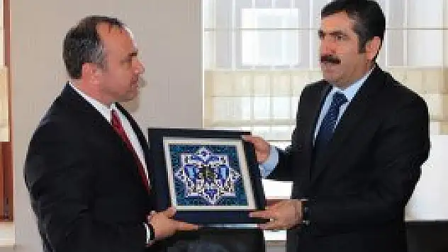 Arnavutluk büyükelçisi Muçaj'dan , Vali Doğan'a ziyaret