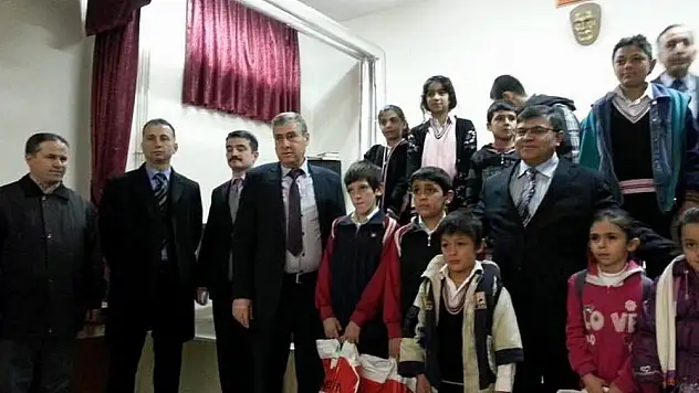 Beyşehir'de ihtiyaç sahibi öğrencilere giysi yardımı