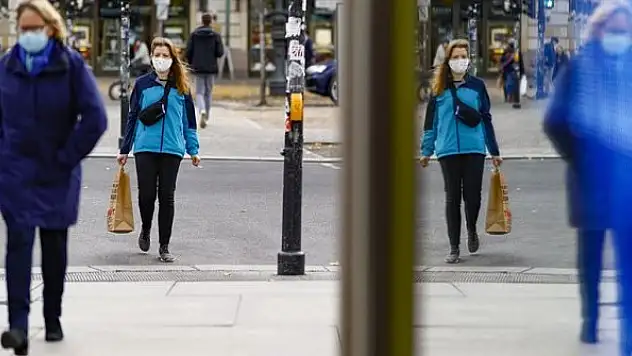 Almanya'da 16 bin 774 kişiyle en yüksek günlük Kovid-19 vakası kaydedildi