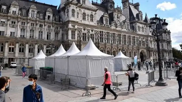 Fransa'da son 24 saatte 35 bin 641 yeni vaka