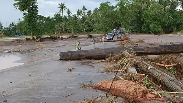 Filipinler'i Goni tayfunu vurdu: 7 ölü